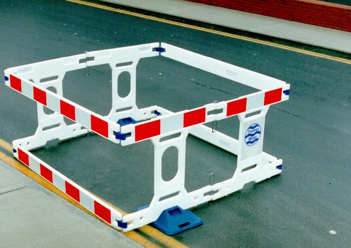 Barrière de signalisation Travaux voie publique 